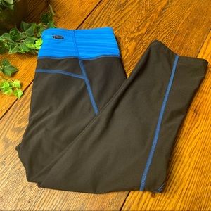 Xersion Capri Workout Legging Black and Blue